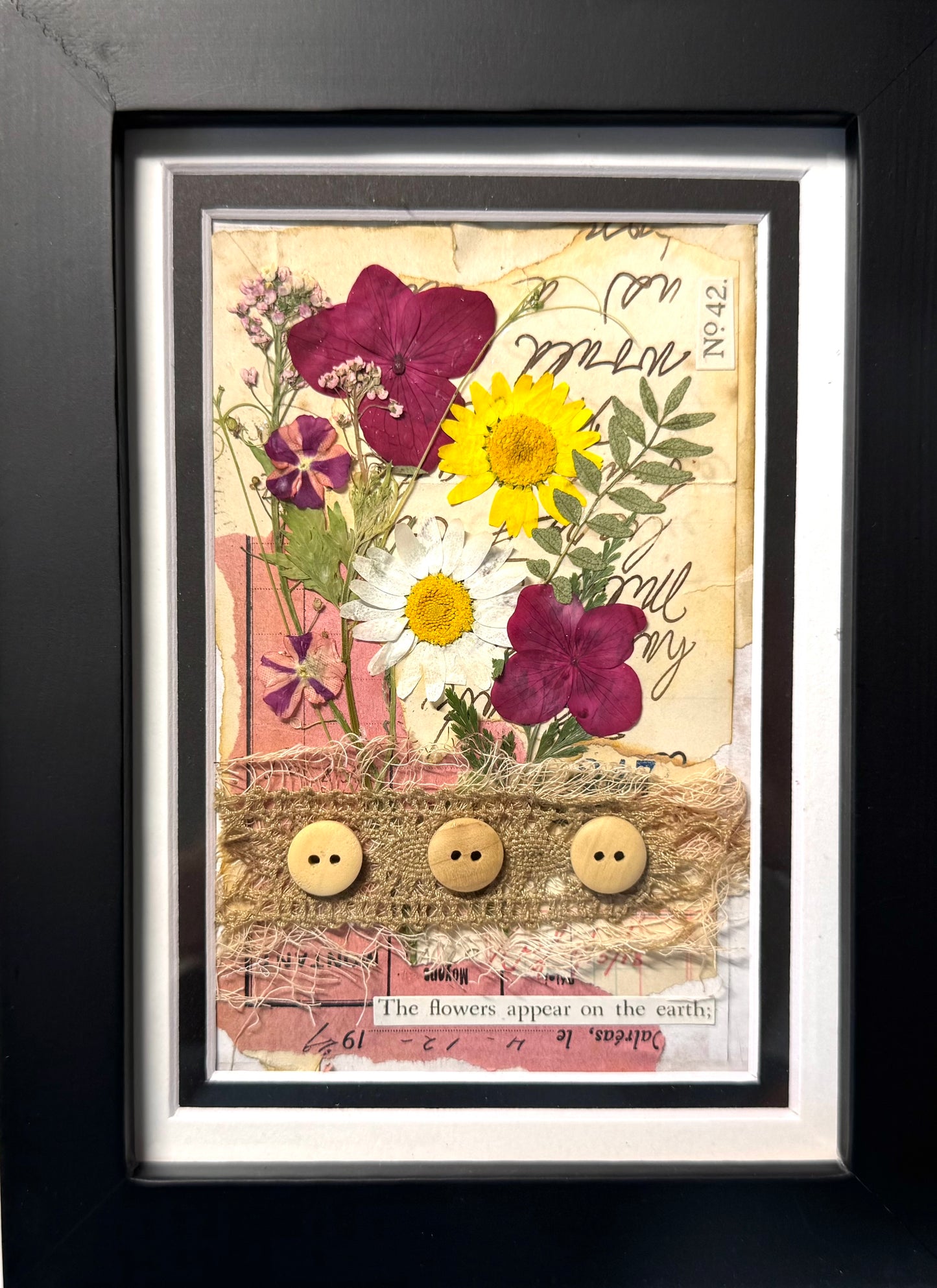 Framed Dried Flower Art decoration Shelf sitter 5x7" holiday gift