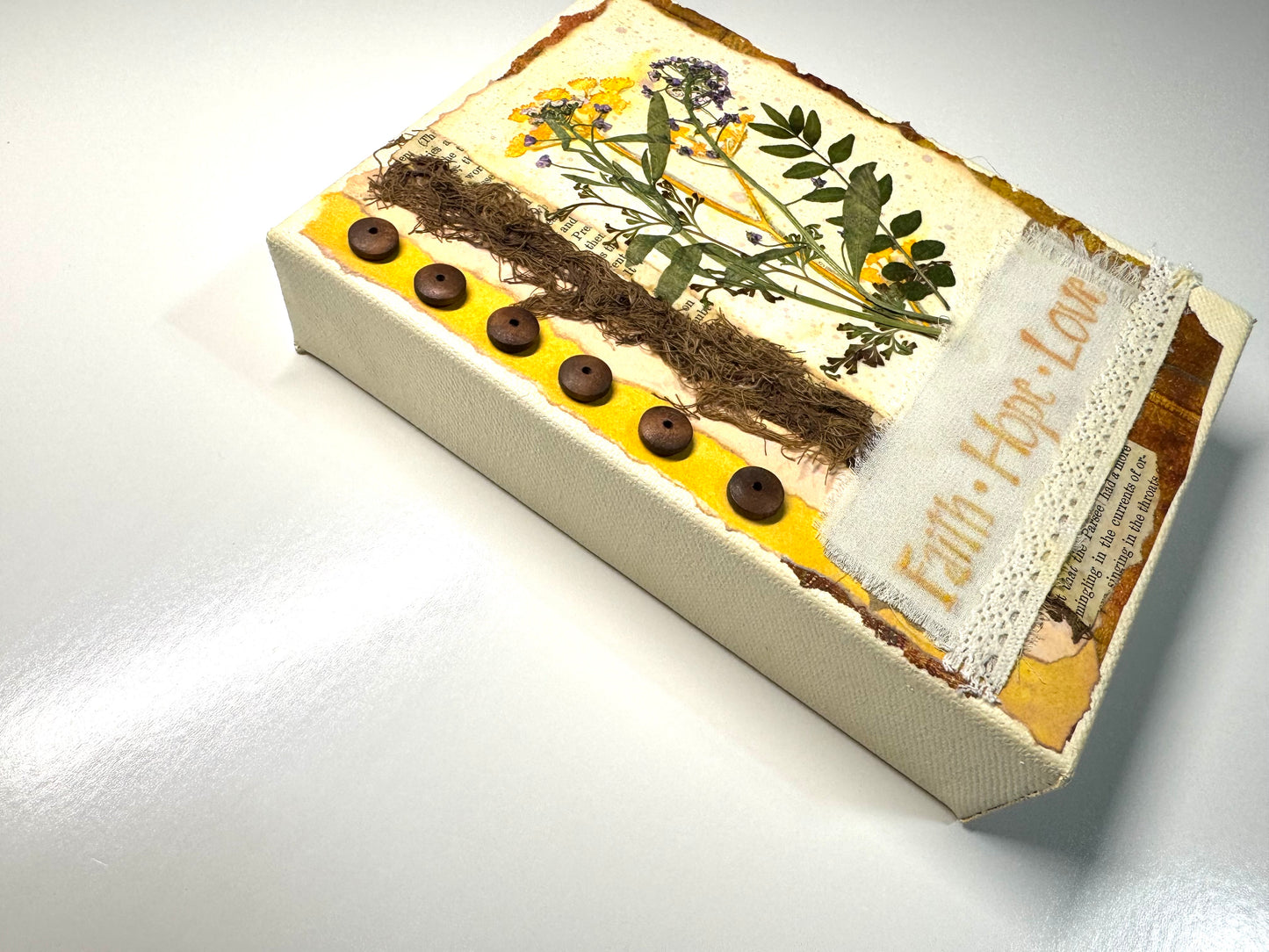 Dried Flower Art decoration Shelf sitter 5x7"